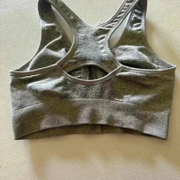 90 Degree Zip Sports Bra. Medium. Preowned. Gray. - Picture 2 of 3